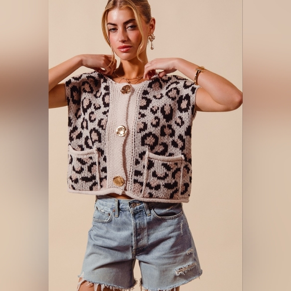 Big Metal Button Front Leopard Sweater Vest Top - Picture 7 of 9